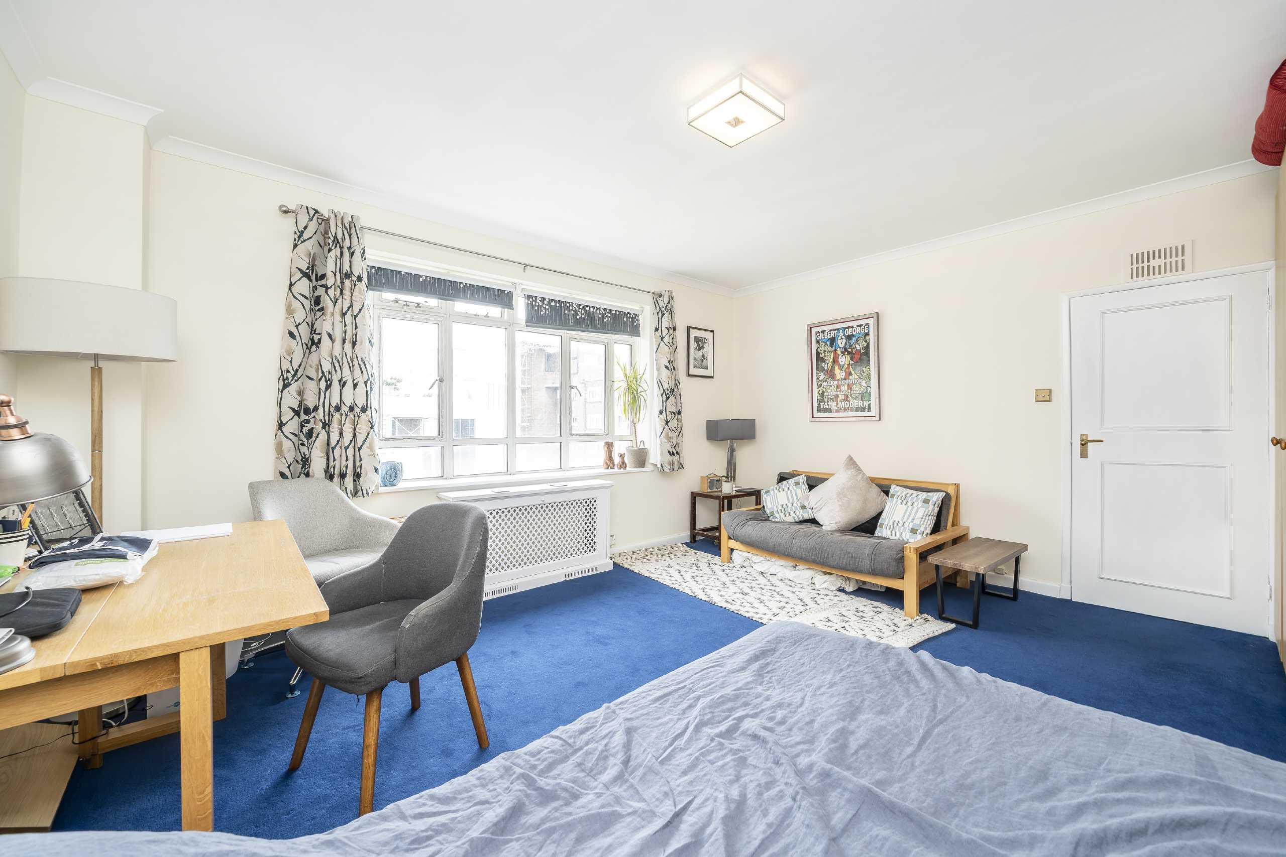 Flat Queen's Yard in Greater London