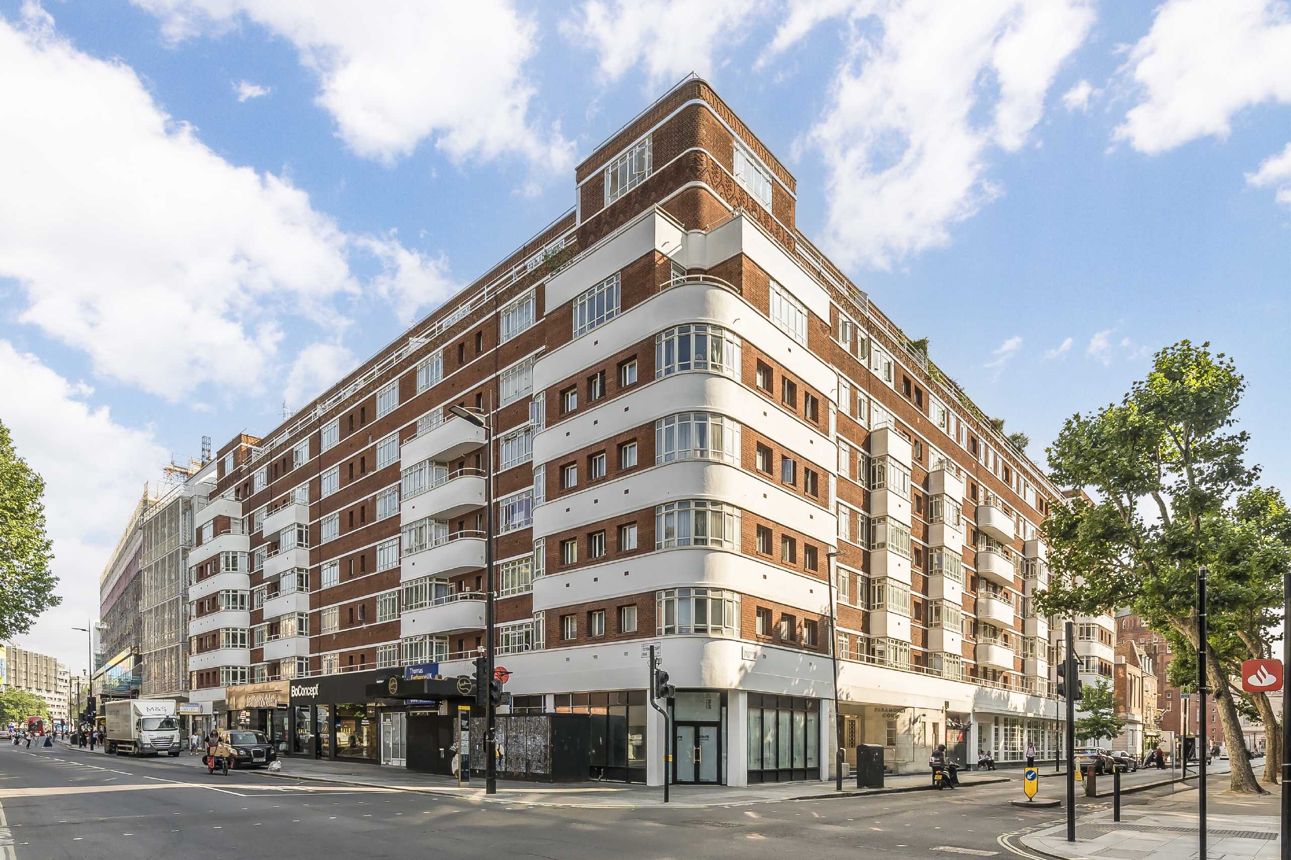 Flat Queen's Yard in Greater London