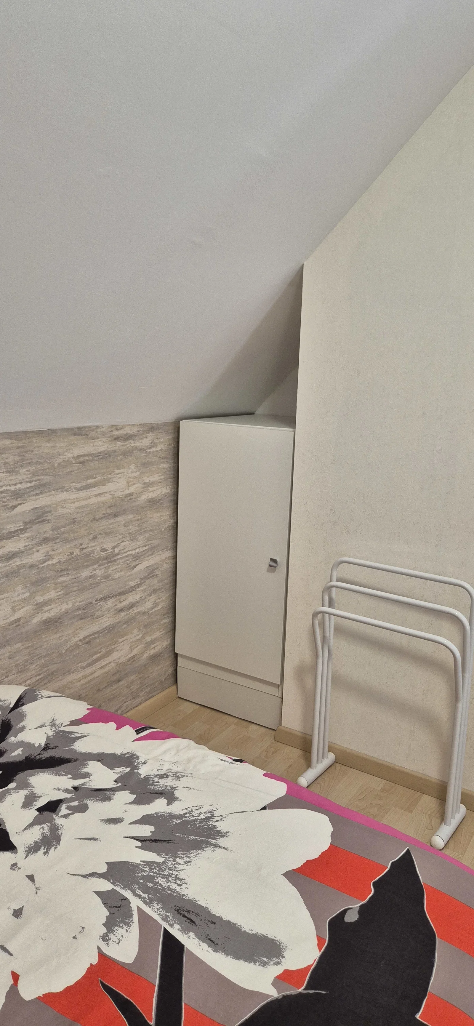 Room D 283 in Lussault-sur-Loire