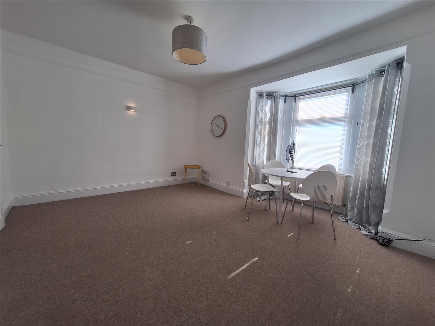 Flat Vastern Road in Reading