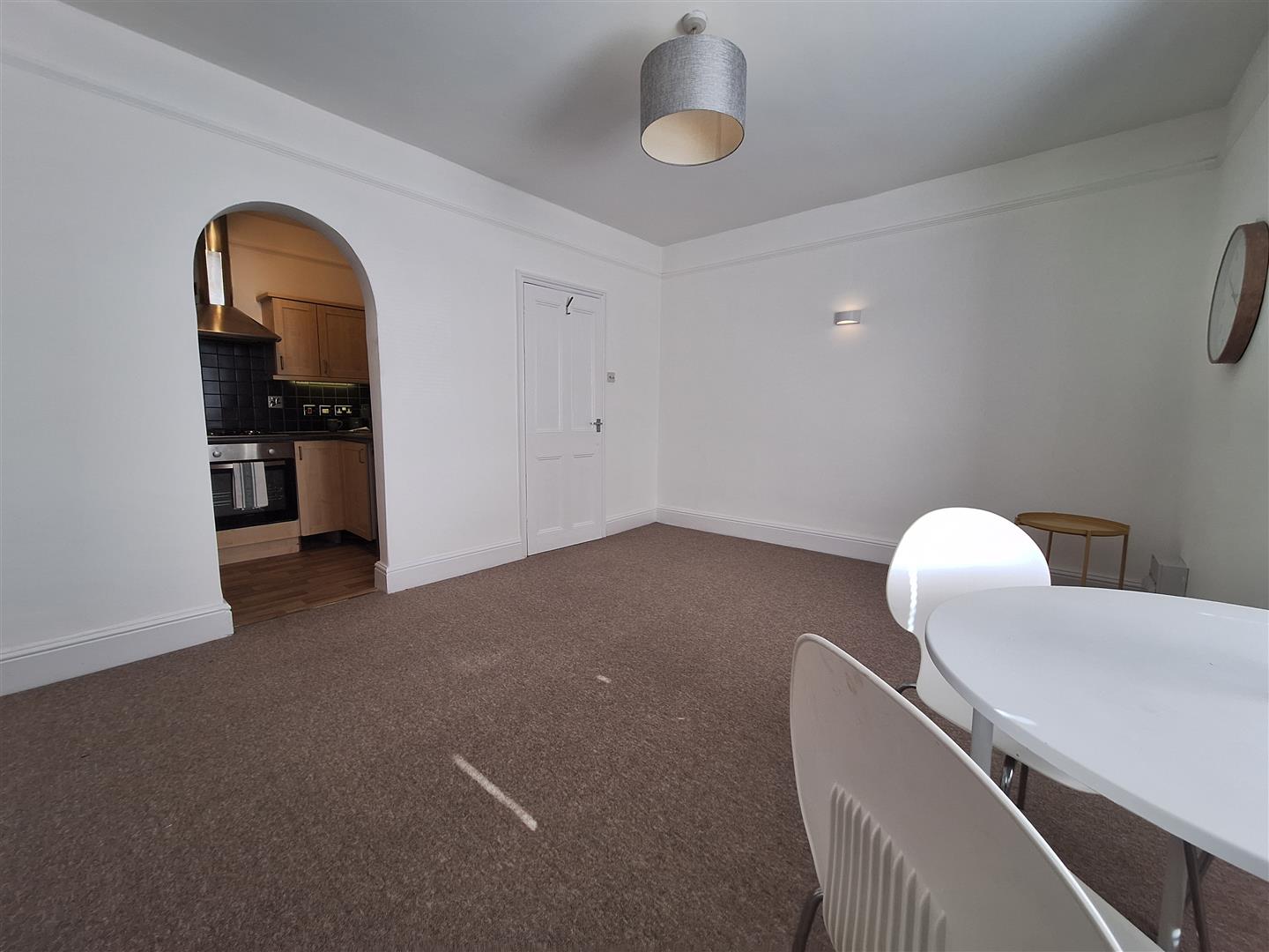 Flat Vastern Road in Reading