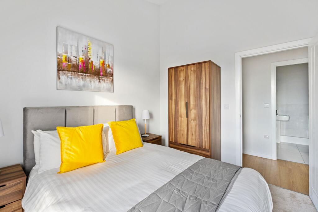 Flat Grant Road in Greater London