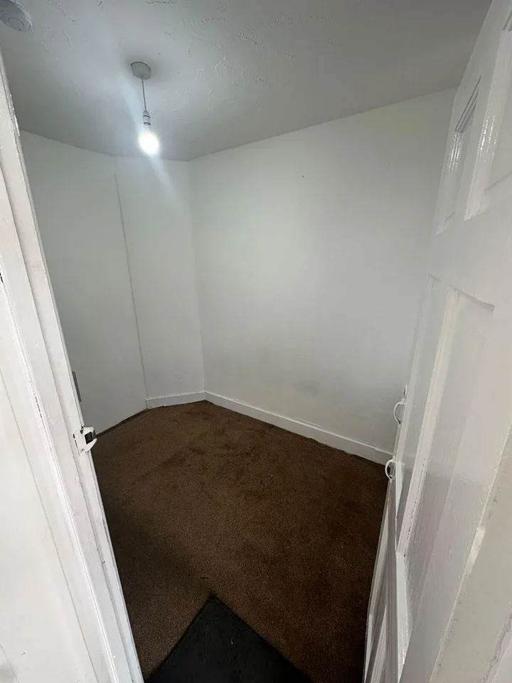 Room Neville Road in Greater London