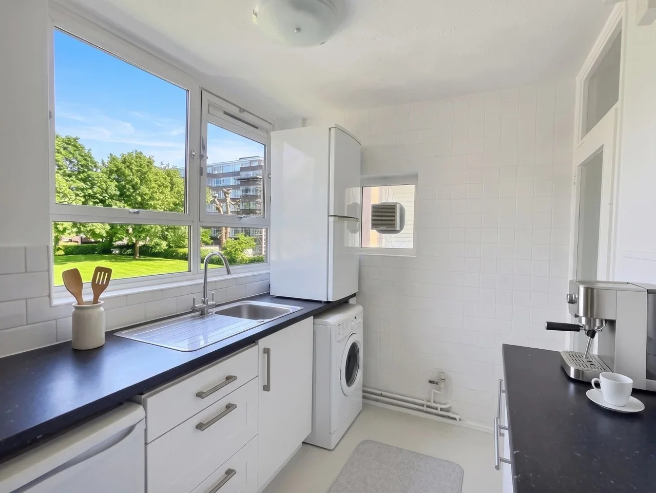 Room Keevil Drive in Greater London
