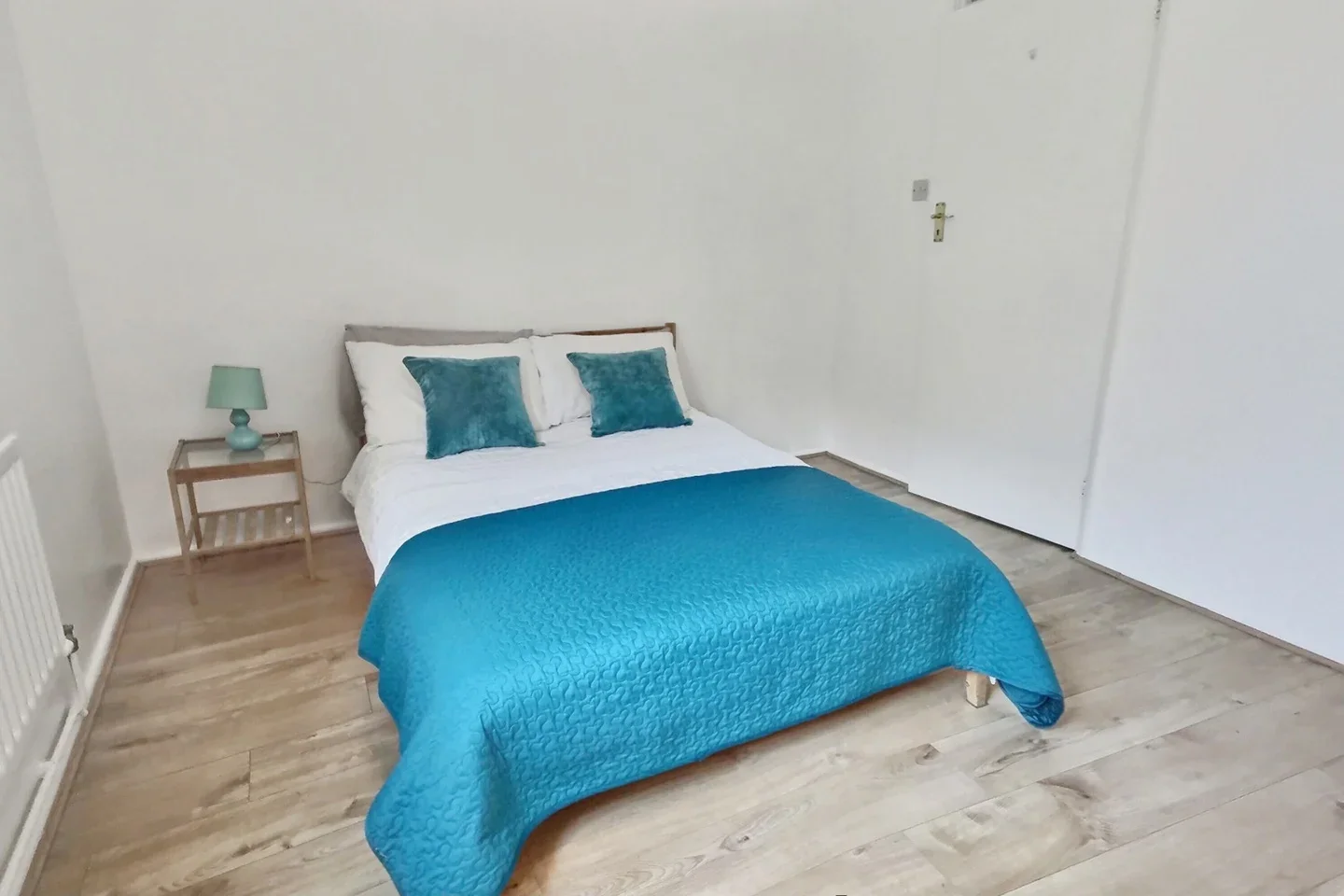 Room Keevil Drive in Greater London