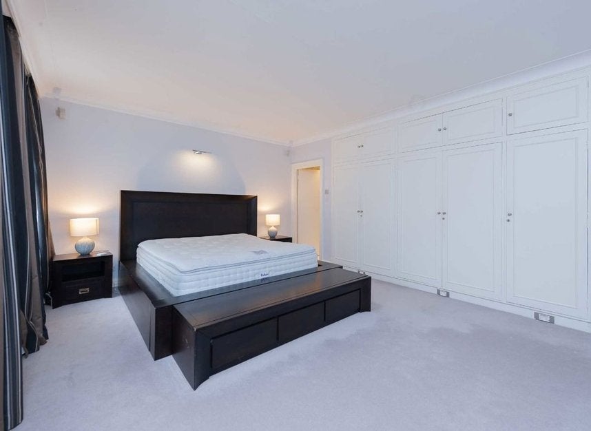Flat Grosvenor Square in City of Westminster