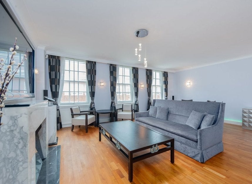 Flat Grosvenor Square in City of Westminster