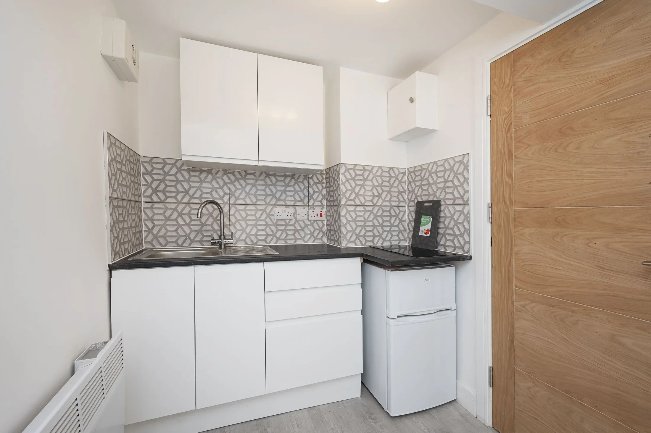 Flat Pellerin Road in Greater London