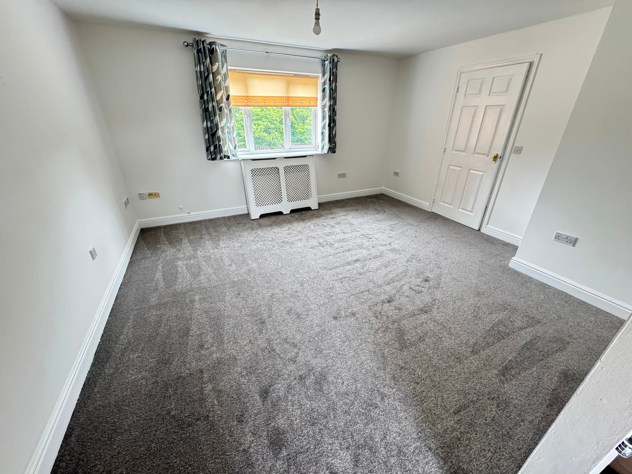Flat Ampleforth Drive in Willenhall