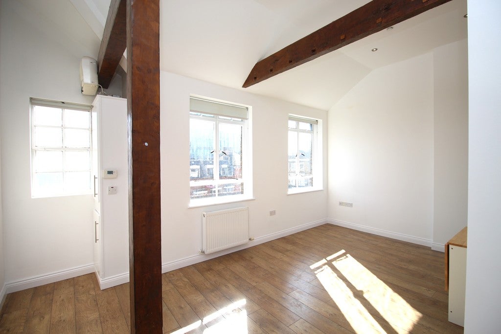 Flat Market Place in Tameside
