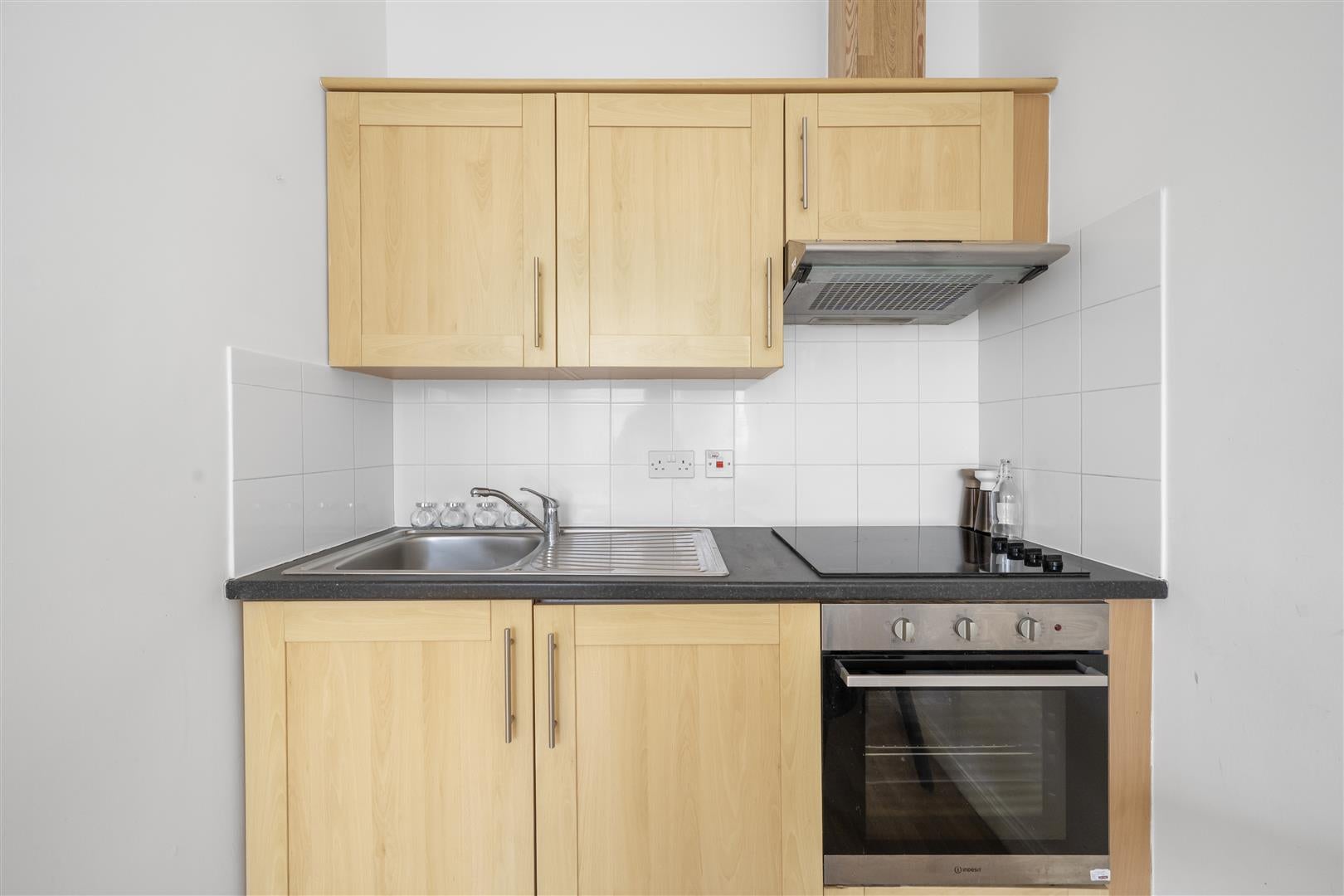 Flat Castletown Road in Greater London