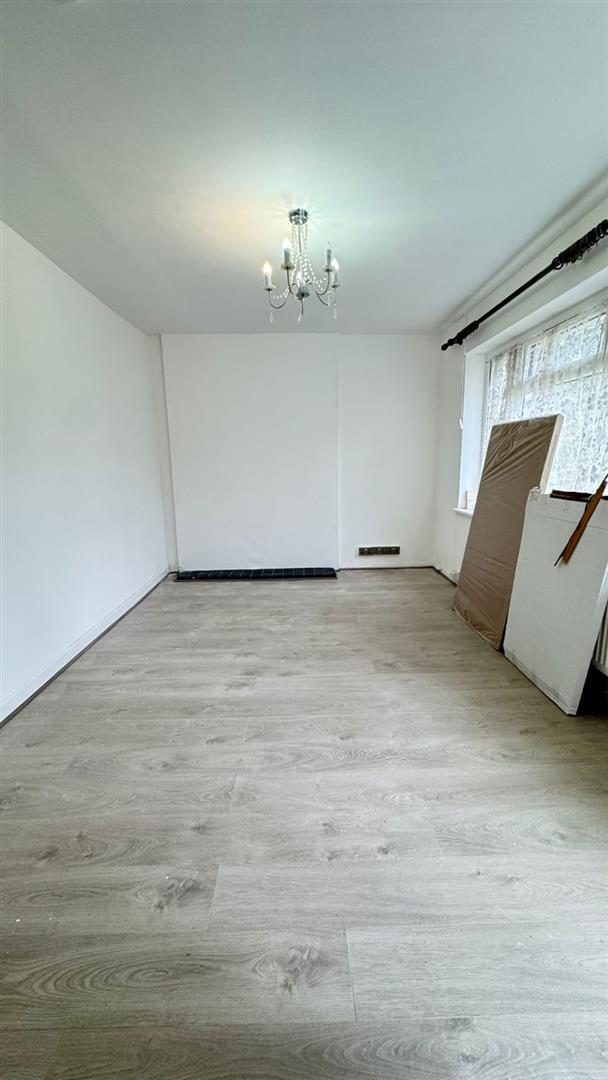 Flat Aycliffe Road in Greater London
