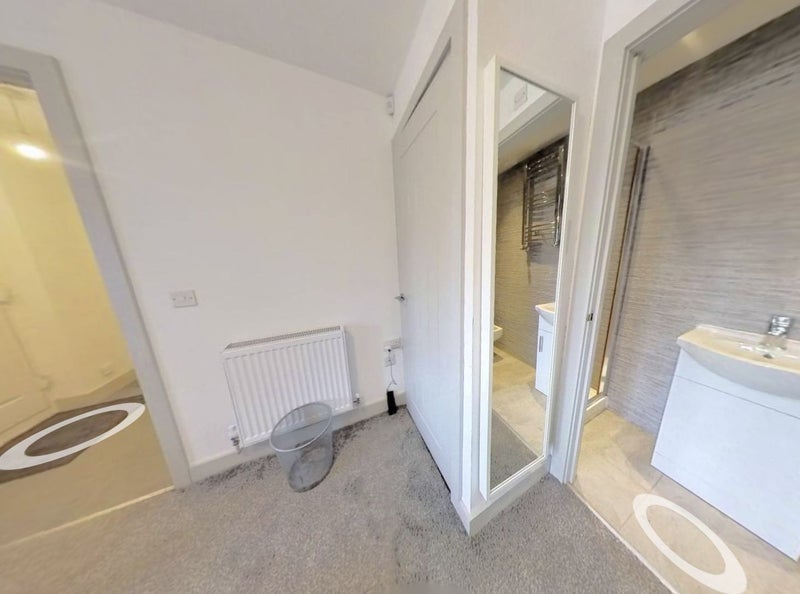 Room Heeley Road in Birmingham