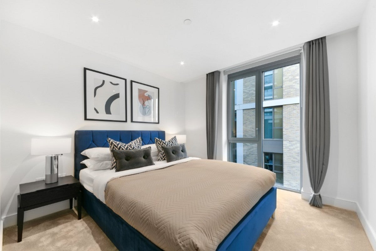 Flat Prince of Wales Drive in Greater London