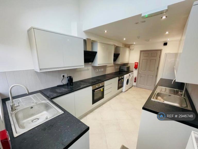 Room Barrow Close in Coventry