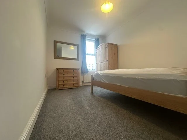 Room Alexandra Road in Borough of Swale