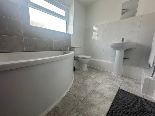 Room Alexandra Road in Borough of Swale