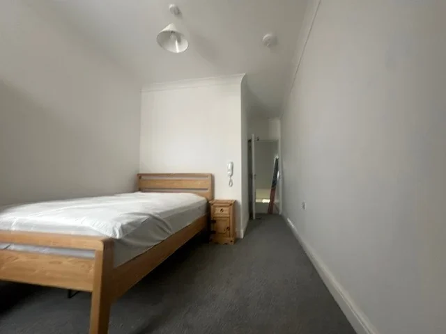 Room Alexandra Road in Borough of Swale