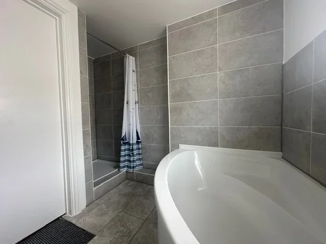 Room Alexandra Road in Borough of Swale