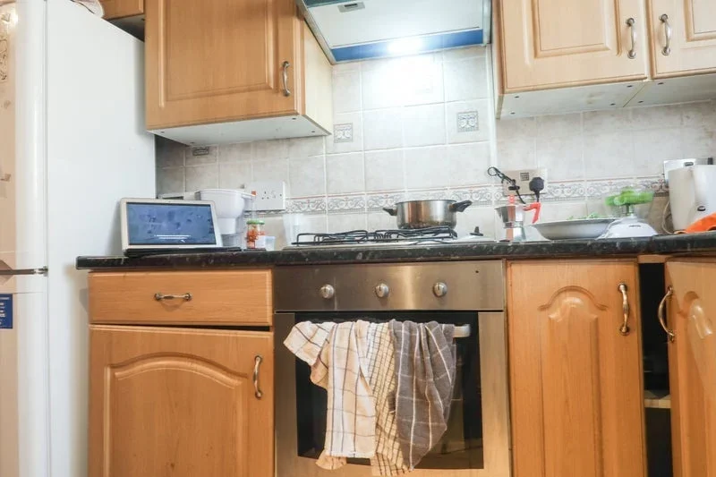 Room Usk Street in Greater London