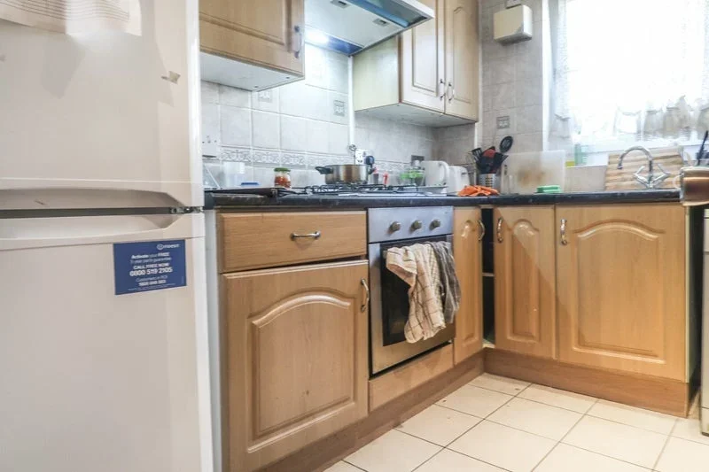 Room Usk Street in Greater London