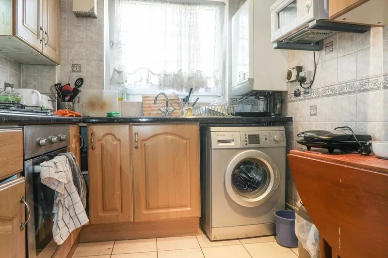 Room Usk Street in Greater London
