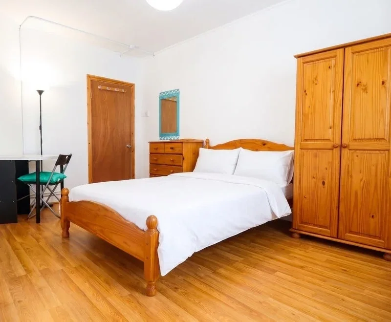 Room Usk Street in Greater London