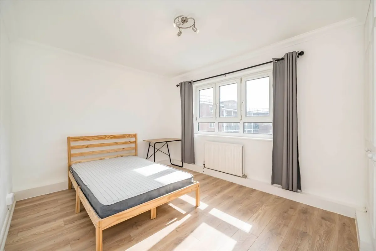 Flat Cassidy Road in Greater London