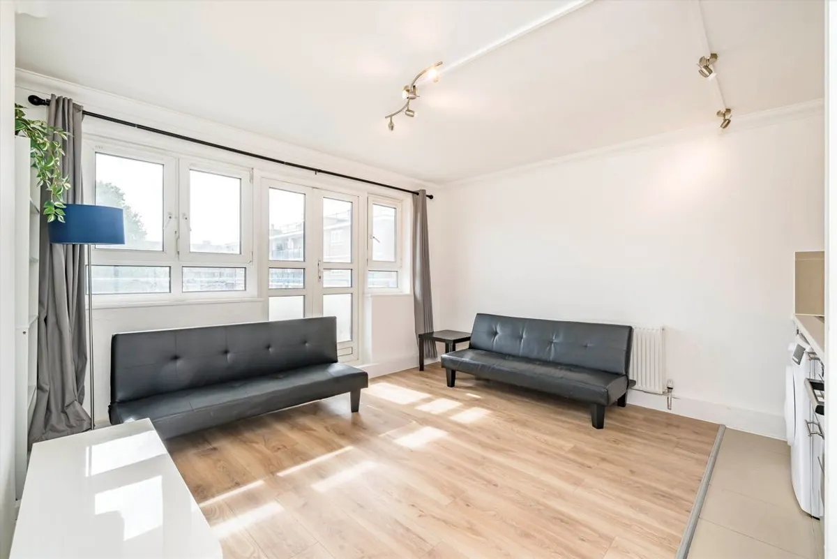 Flat Cassidy Road in Greater London