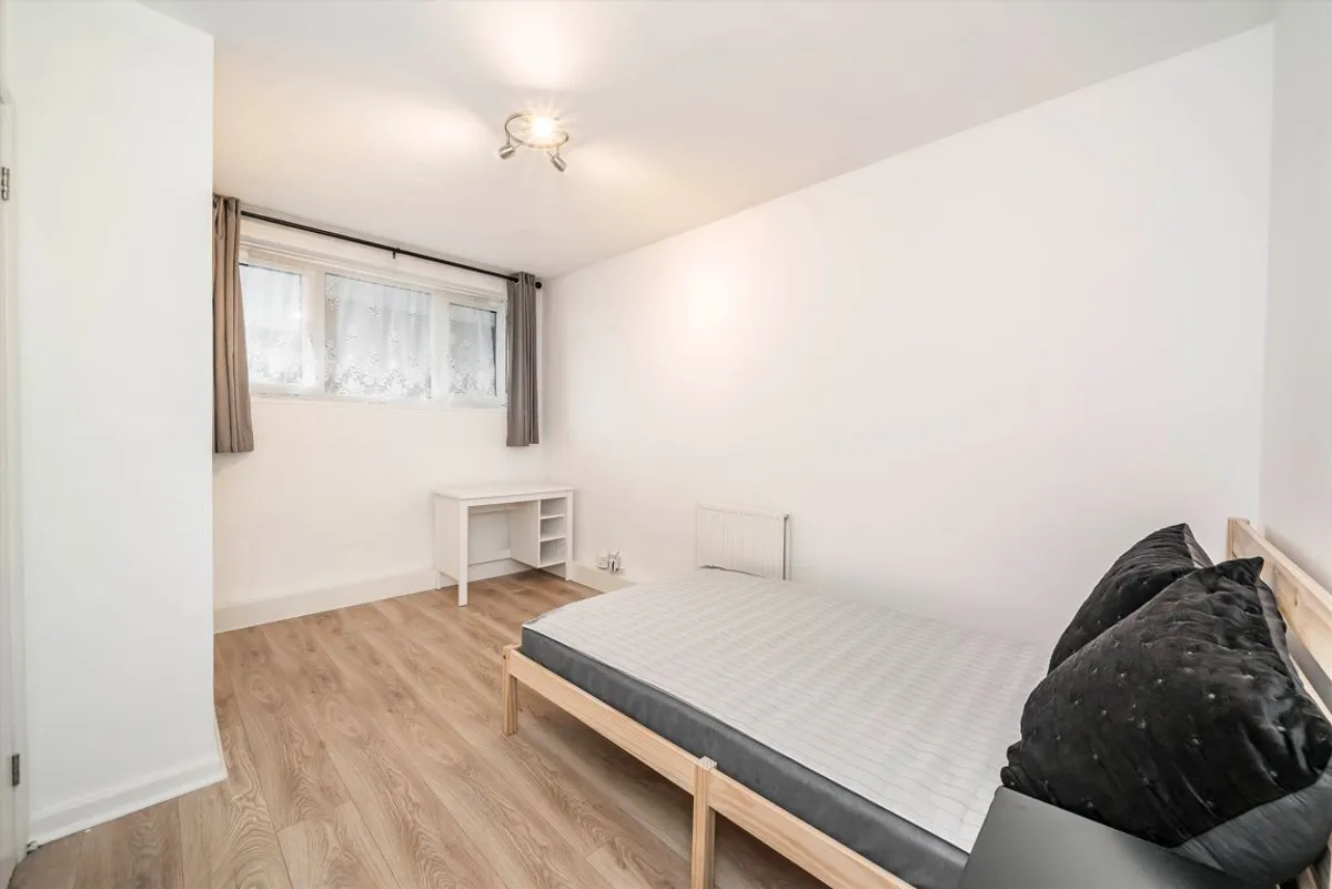 Flat Cassidy Road in Greater London