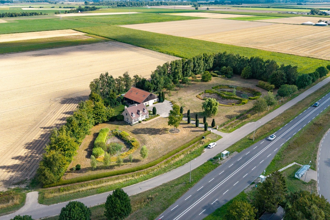 Huis Riet- en Wulfsdijkweg 26 in Hulst
