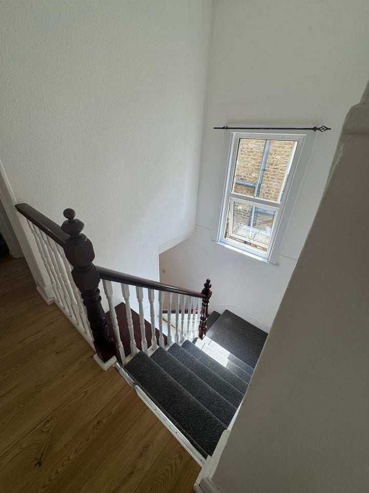 Flat Acacia Road in Greater London