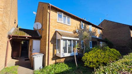 House Senwick Drive in Wellingborough