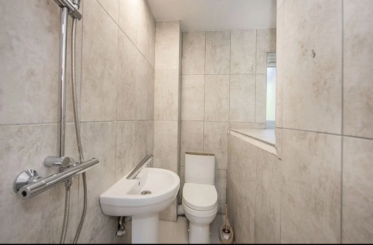 Room Starling Walk in Greater London