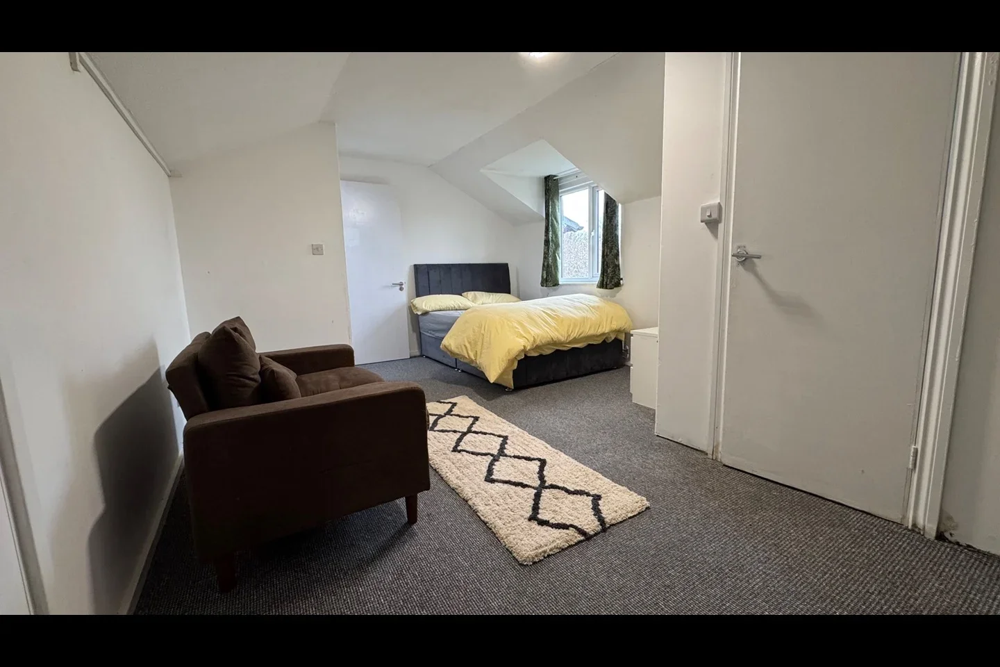 Room Starling Walk in Greater London