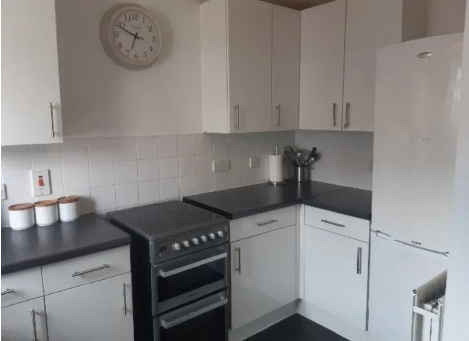 Room Chipstead Valley Road in Greater London