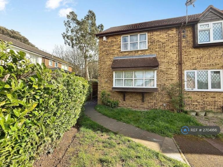 House Knights Manor Way in Dartford