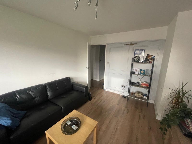 Room Shuttleworth Road in Greater London