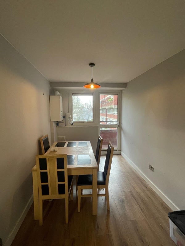Room Shuttleworth Road in Greater London