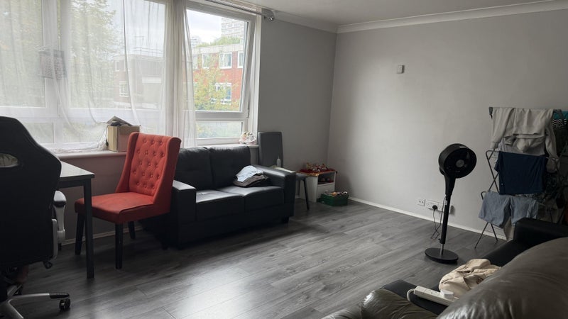 Room Cheyne Court in London