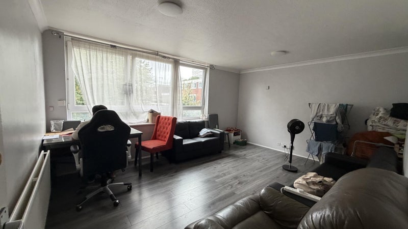 Room Cheyne Court in London