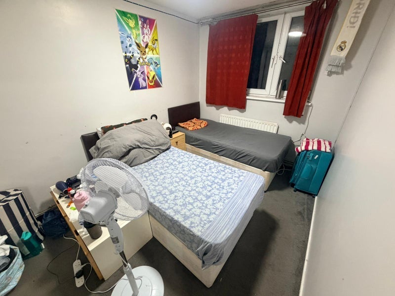 Room Cheyne Court in London