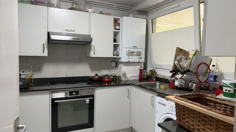 Room Cheyne Court in London