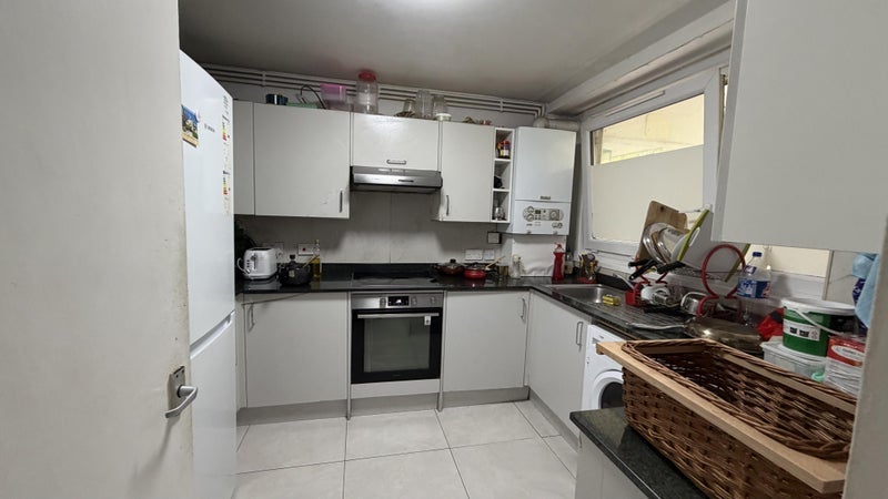 Room Cheyne Court in London