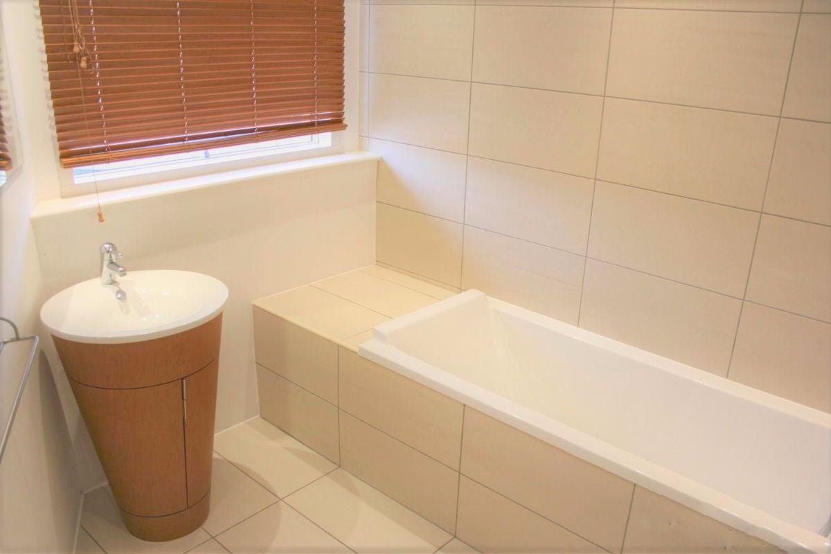 Flat Blackwall Way in Greater London