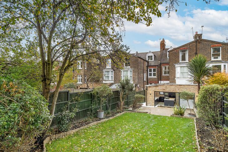 House Hillfield Road in Greater London