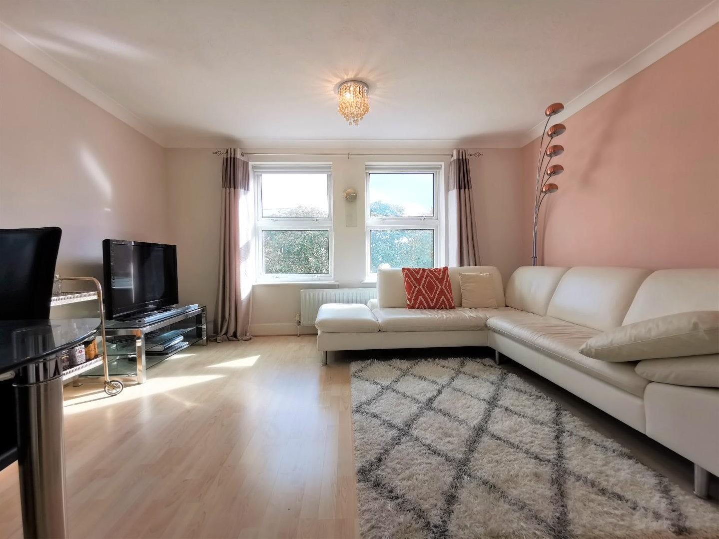 Flat Canning Road in Greater London
