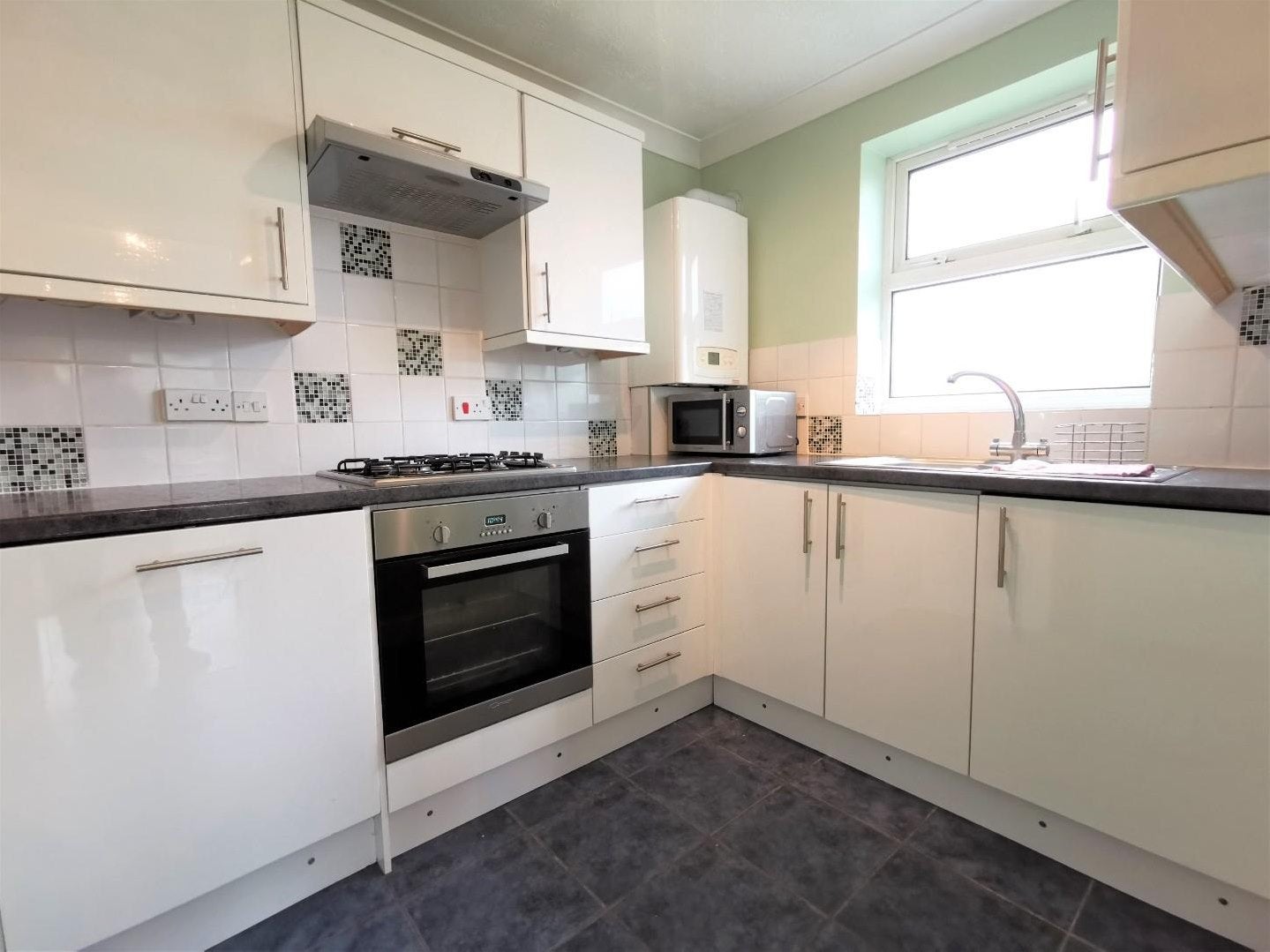 Flat Canning Road in Greater London