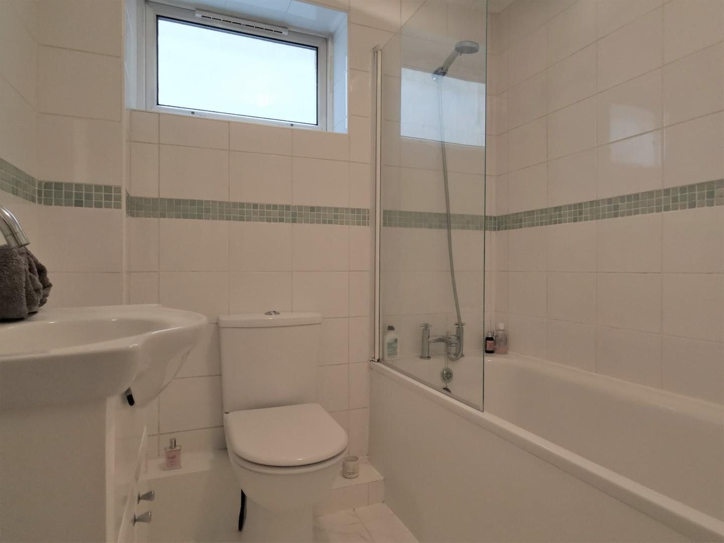 Flat Canning Road in Greater London