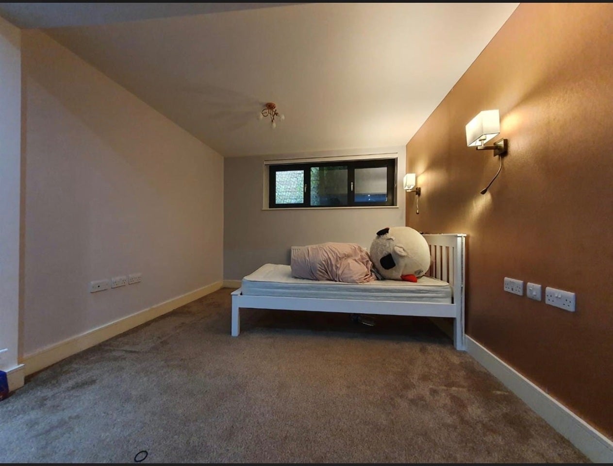 Flat Lancaster Road in Greater London